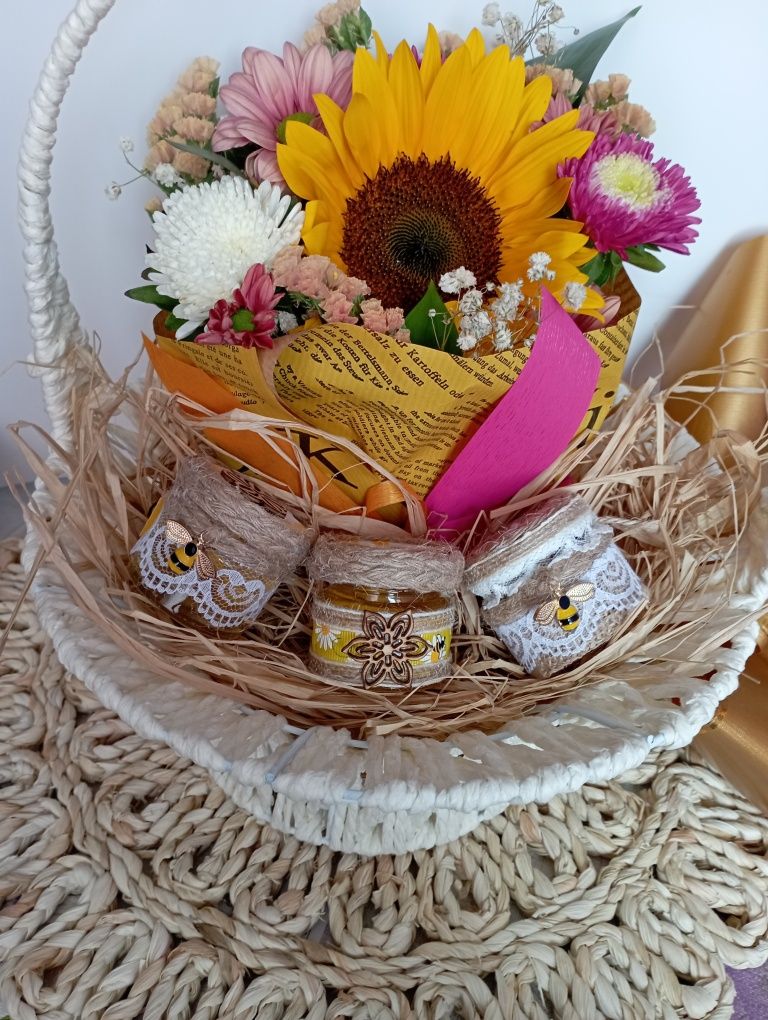Бурканчета с мед. Ръчна изработка.