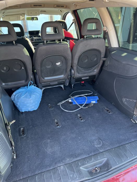 VW Sharan 2007 1.9 TDI 85 kW – 7 locuri – Climatronic bi-zonă – Roșu