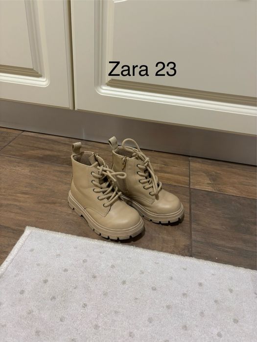 Ghetute Zara marime 23