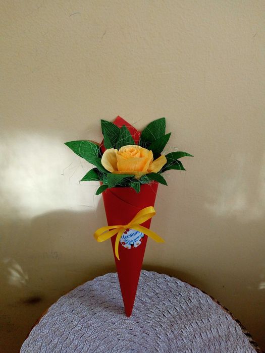 Кошничка с рози ръчна изработка