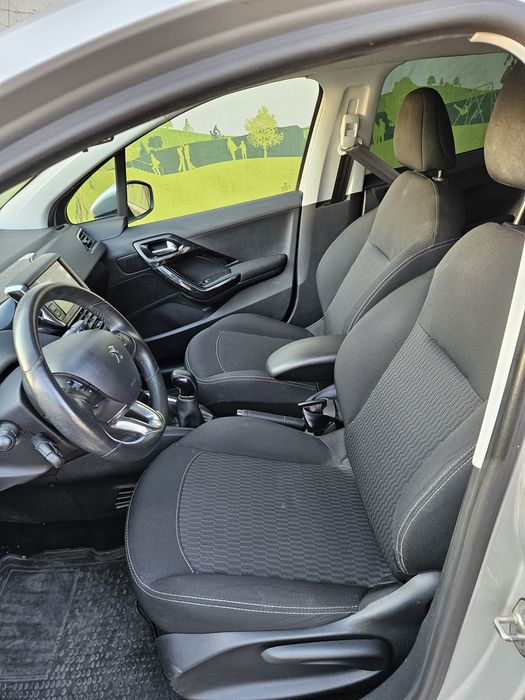 Peugeot 208 1.2 benzină 2017