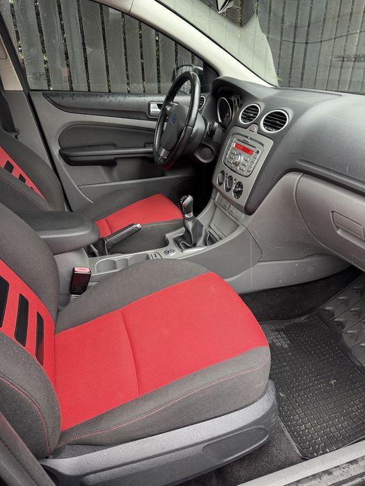 Ford focus 1.6 benzina