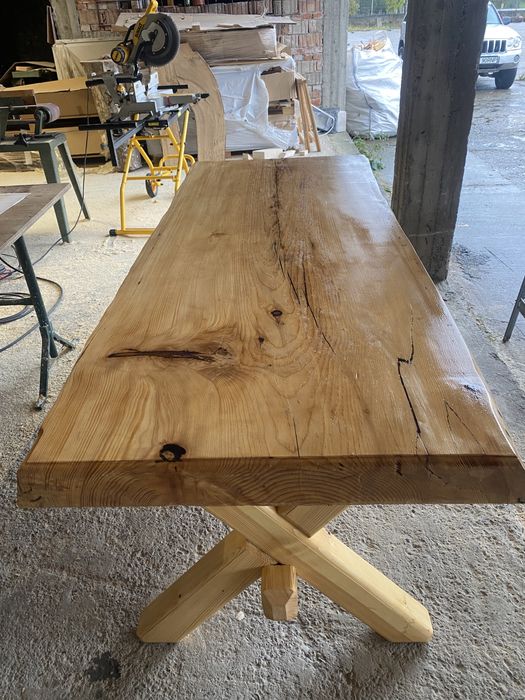 Masa din lemn masiv de brad