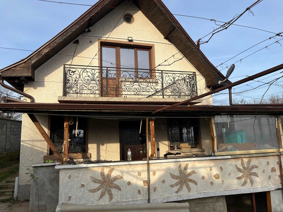 Вила с просторен двор и прекрасни условия за целогодишно живеене