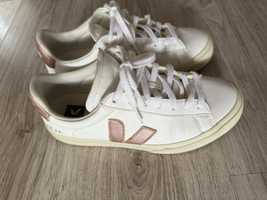 Дамски обувки Veja