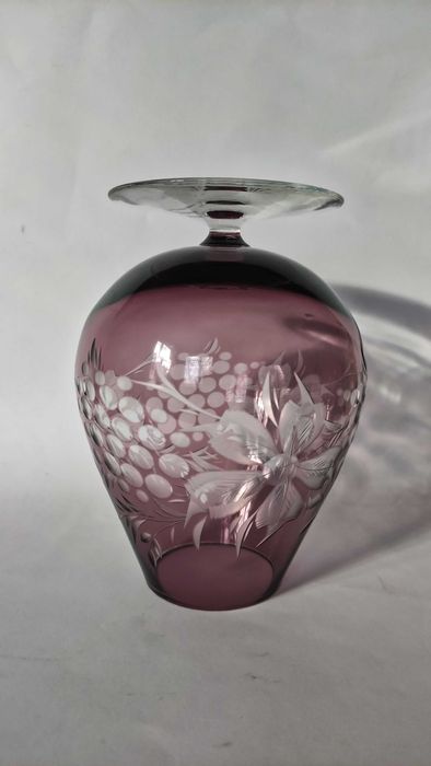 Голяма чаша за коняк от цветен кристал