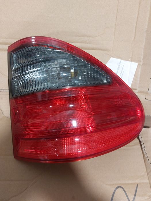 Десен външен стоп E klass W 211 kombi