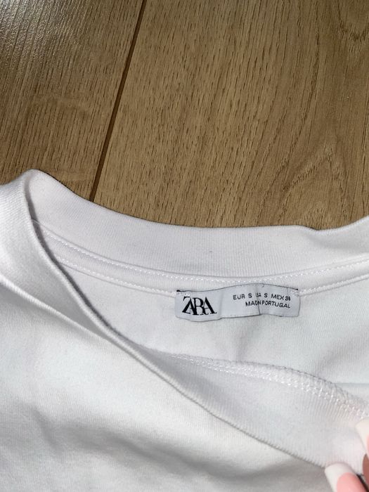 Тениска на Zara бяла с надпис