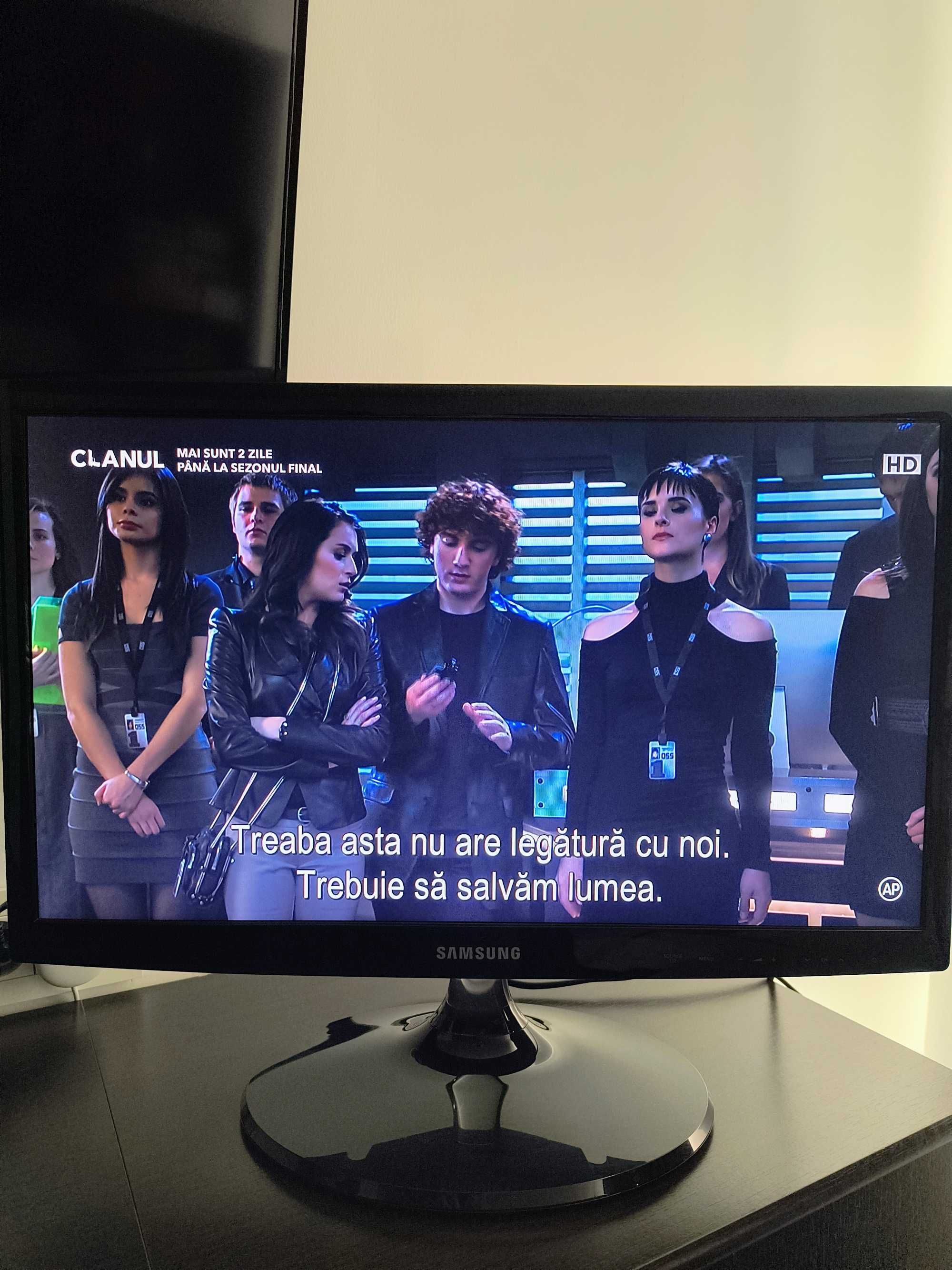 TV Samsung diagonala 55 cm monitor si  televizor