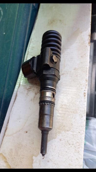 Vand un injector vw touran ,passat,seat ,skoda BKD motor 2000 diesel