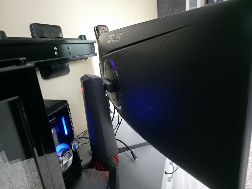 Монитор ASUS ROG Strix  черный