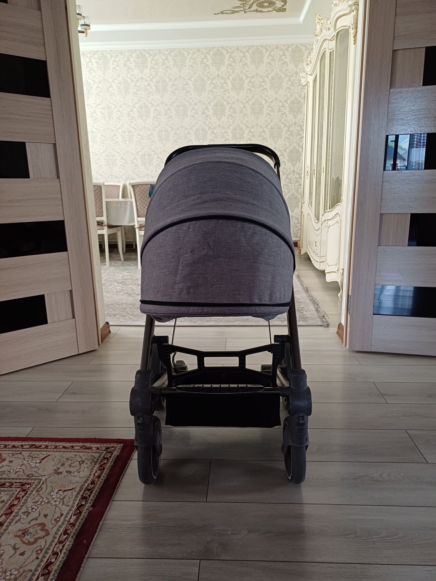 Продаю зимнюю детскую коляску