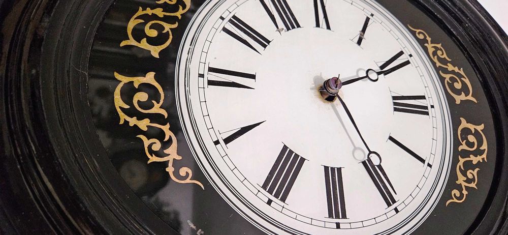 Ceas taranesc cu pendul si 2 greutati