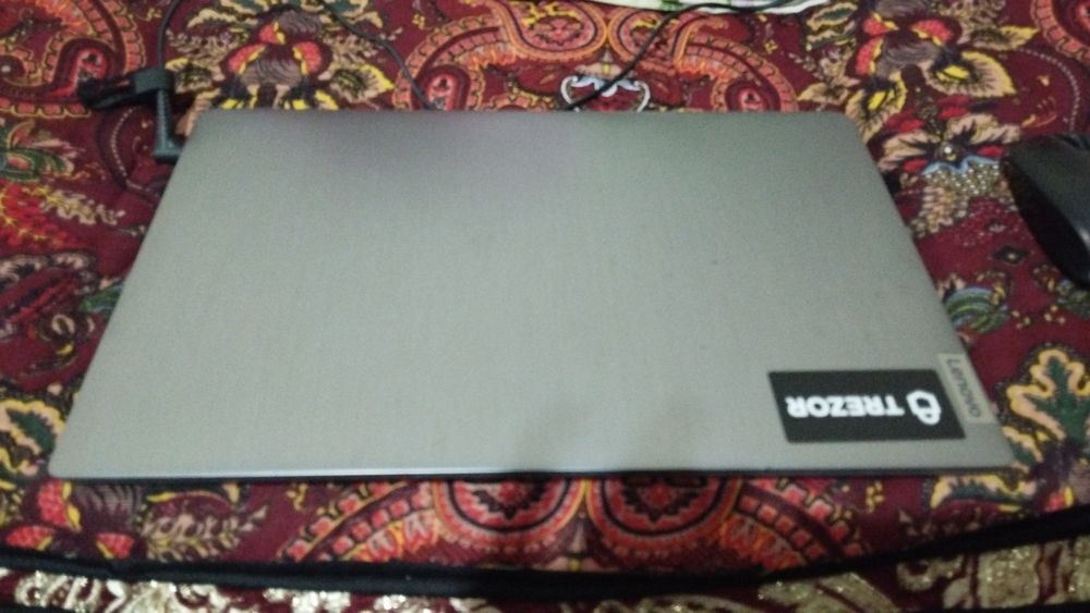 Lenova core i5. Intel iRis x