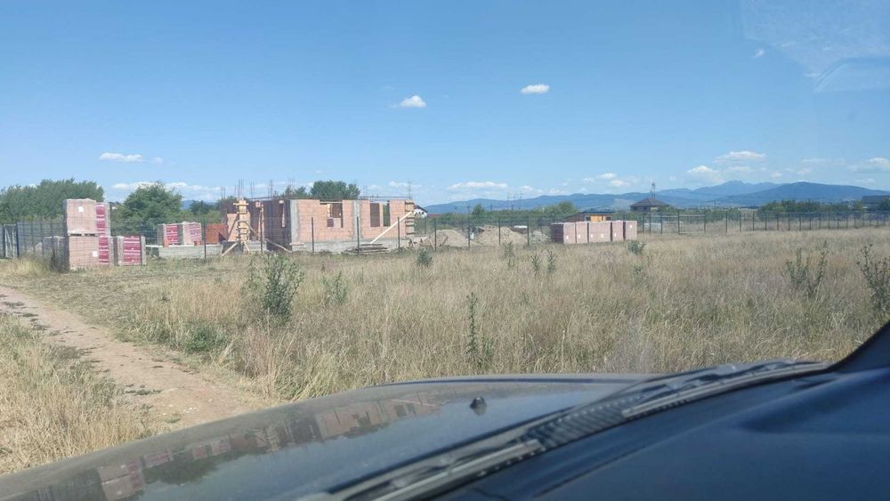 VÂND Teren pentru Case 500 Înconjurat de case în SÂNPETRU