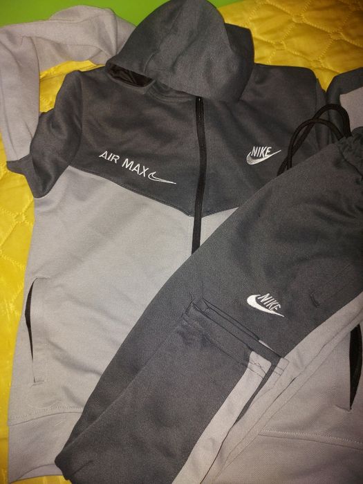 Детски спортни екипи NIKE