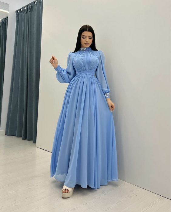 Продам платье 42 размер,одевала 1 раз.В идеальном состоянии