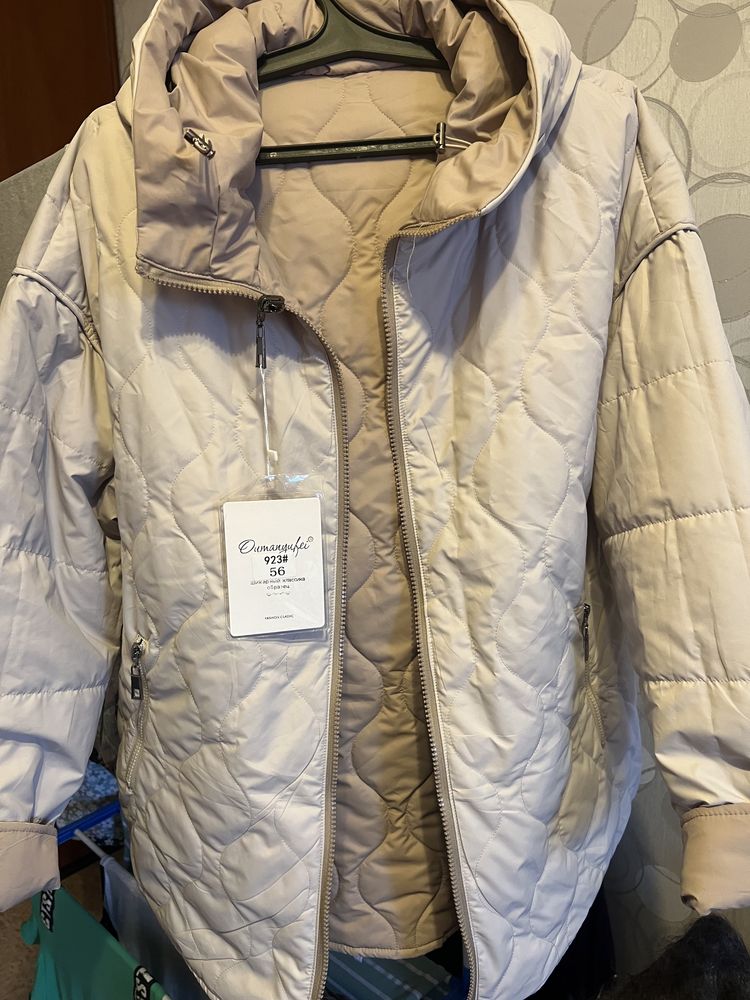 Продам женскую куртку весеннюю 56 размер