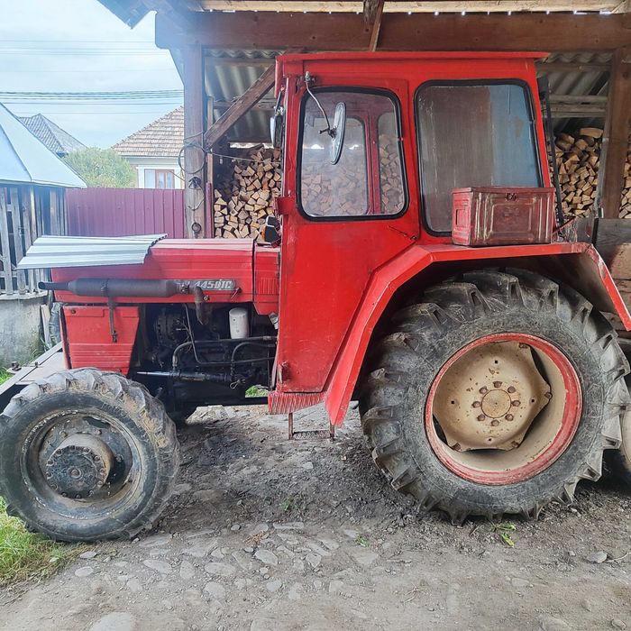 Vand tractor U 445 DTC