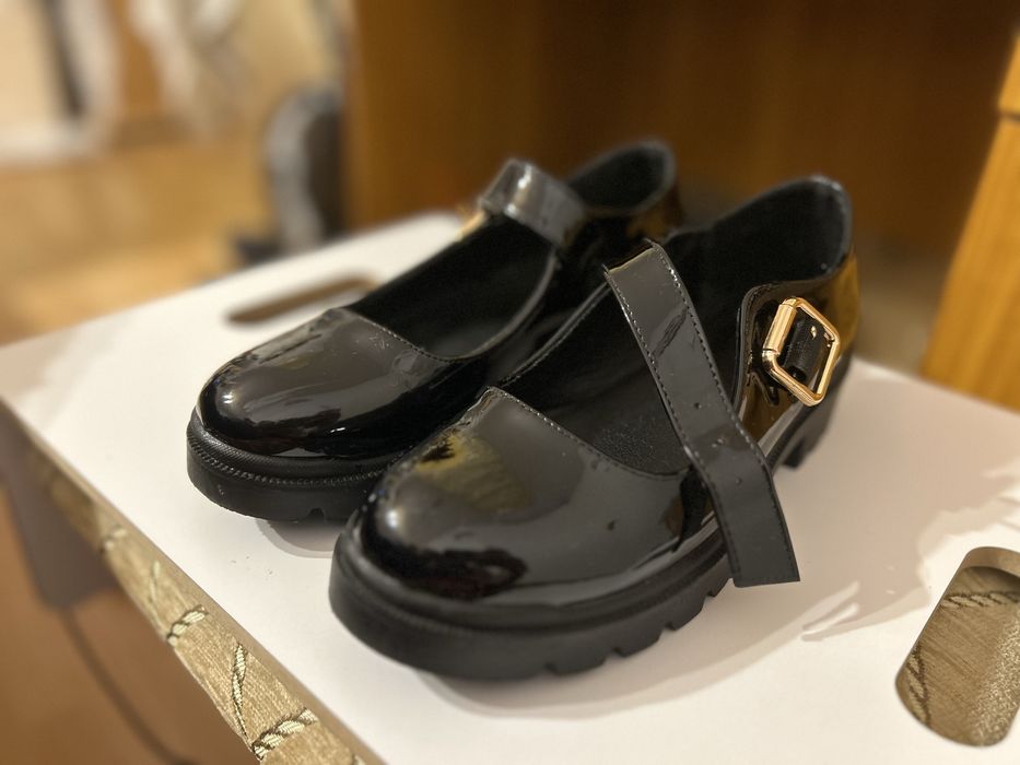 Pantofi închiși damă (mărimea 35)