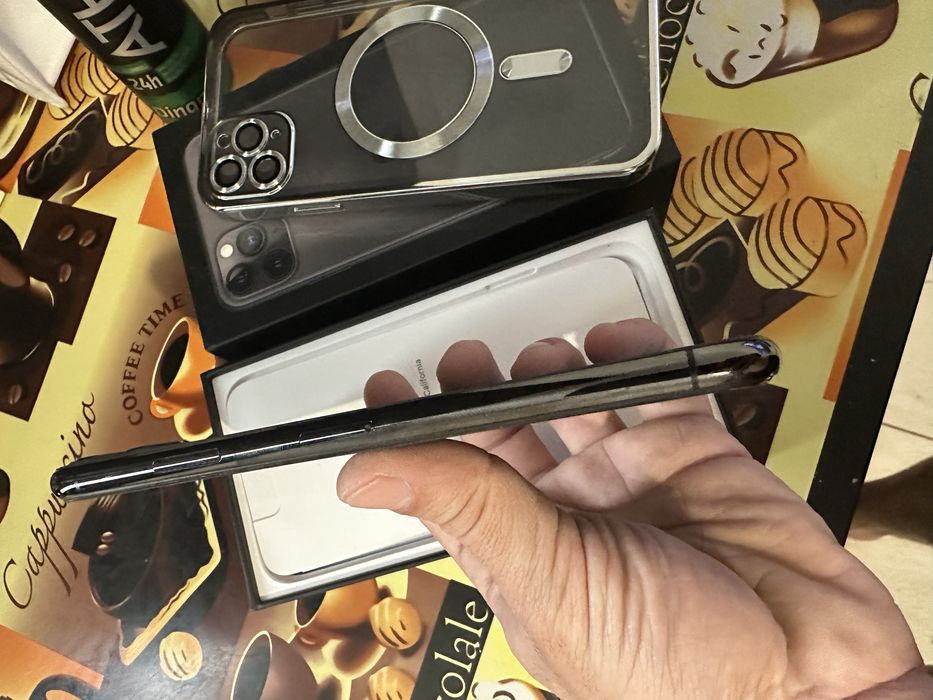 Vand iPhone 11 Pro max 64 GB 90% batt!! Impecabill
