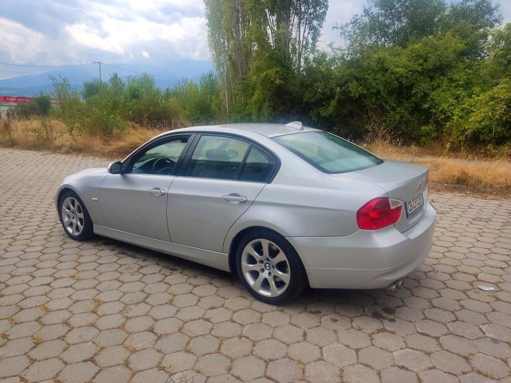 BMW E90 328i американска