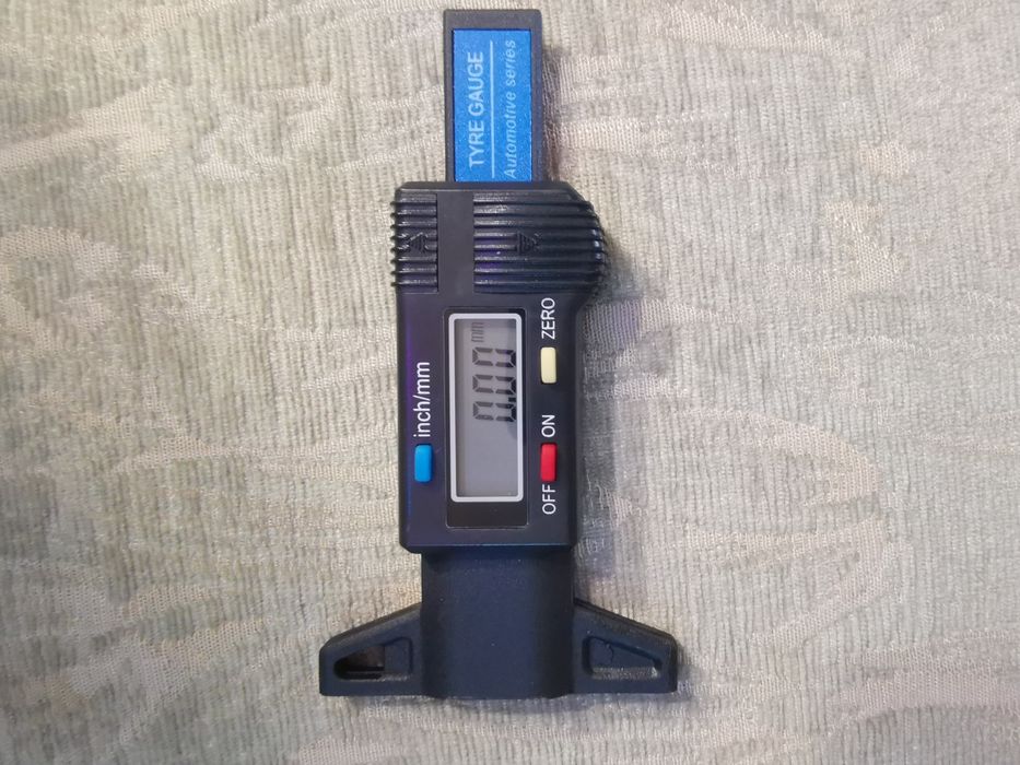 Дълбокомер дигитален(шублер) за гуми и други