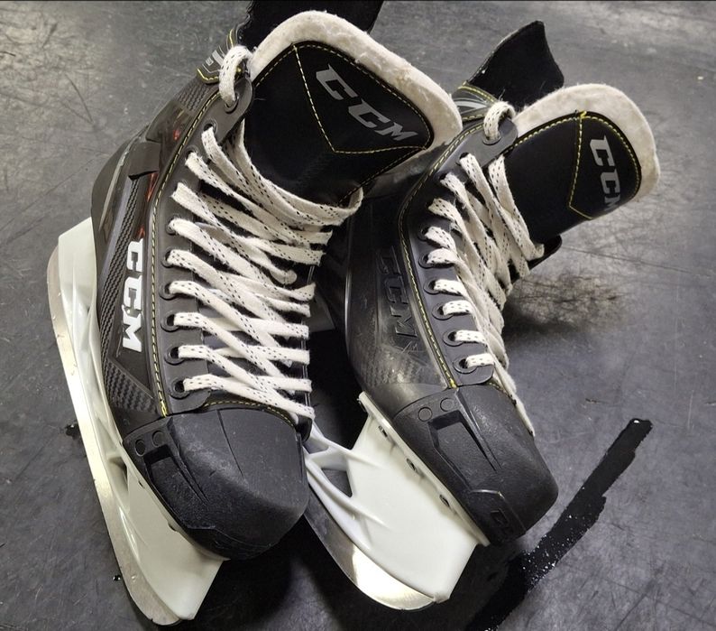 Хоккейные коньки ccm [обмен]