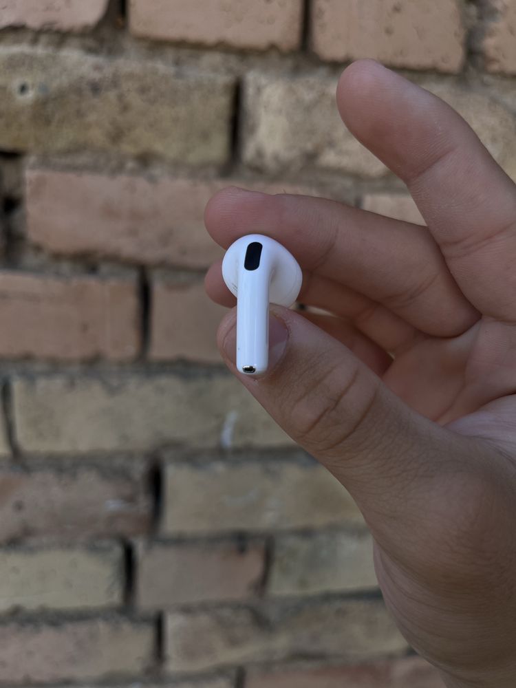 Слушалки Apple Airpods 4 ANC + три калъфа подарък