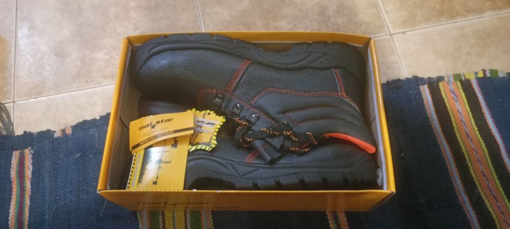 Работни обувки за строителството и др.