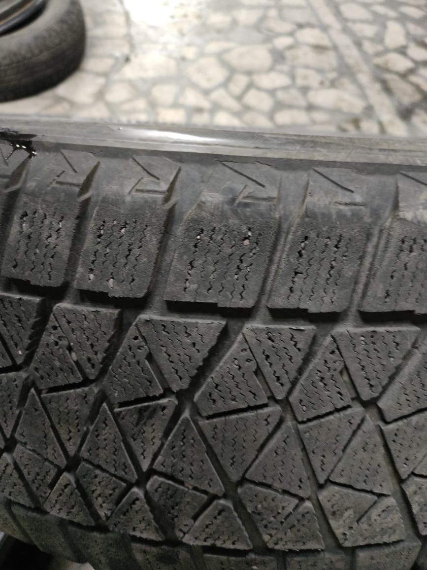 Продам зимние шины 255/55 R18