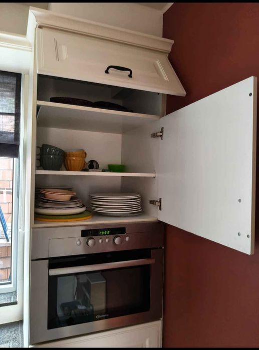 Ъглова кухня от МДФ с гранитен плот и уреди