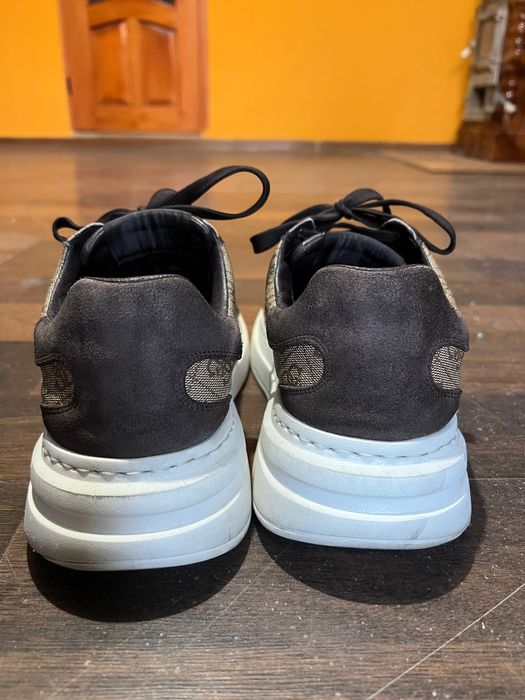 Adidasi Guess stare impecabila