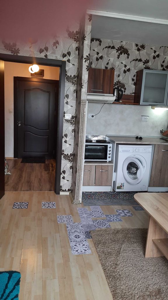 Дава се под наем Едностаен апартамент в Габрово, Център - 30 кв.м за 153 € - Снимка #1