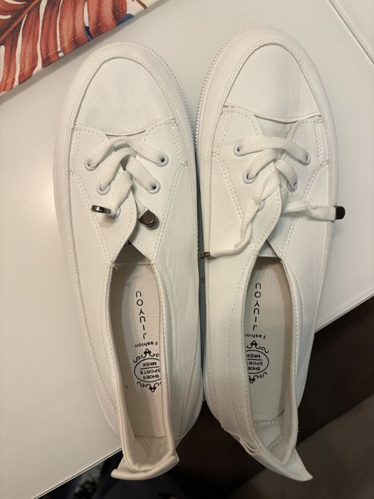 Бели кецове половинки