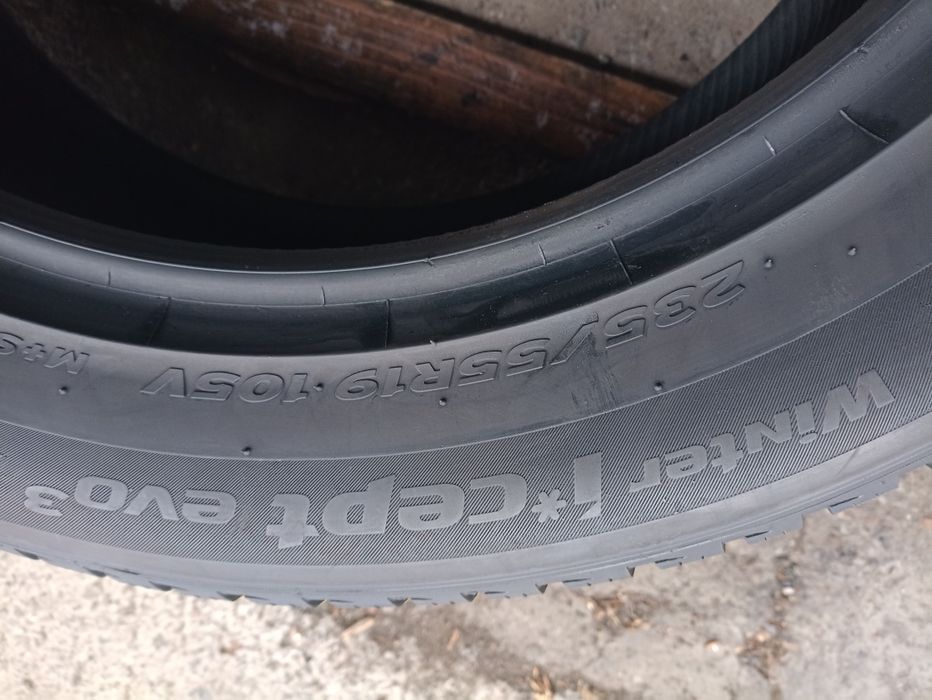 4 anvelope de iarna Hankook 2x255/50 R19 dot 3121 2x235/55 R19 dot3321