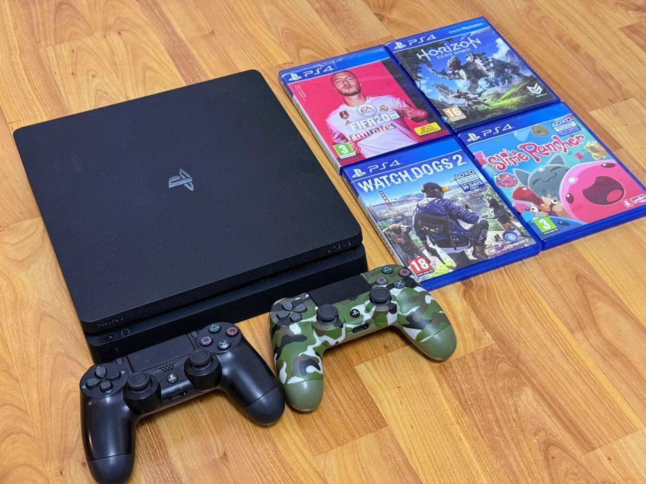 [ PS4 > 1000GB PlayStation 4 Slim с 2 джойстика и 4 игри