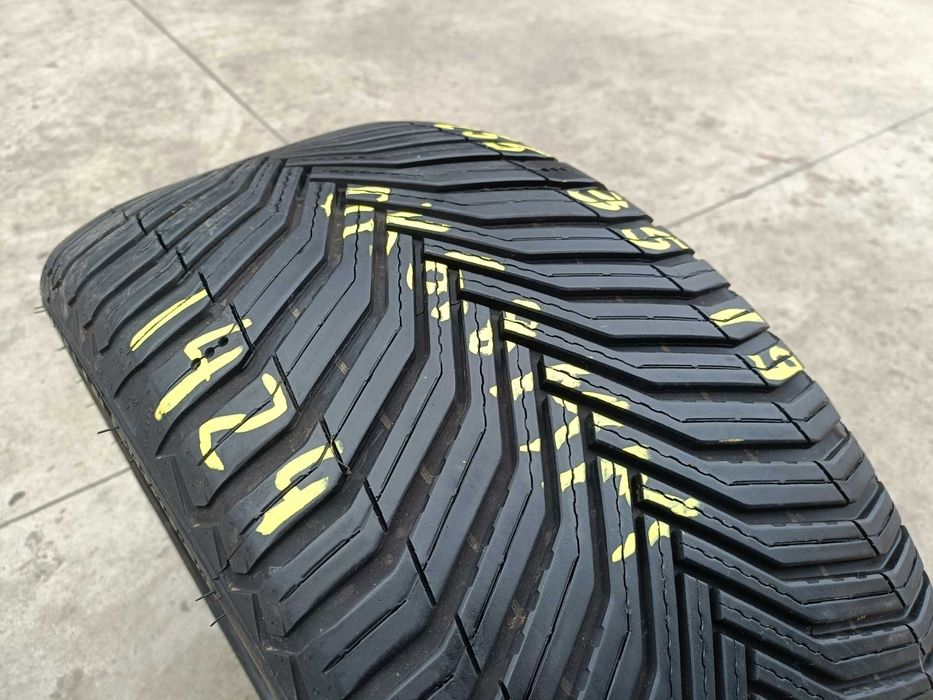 O anvelopa 255 35 19 Michelin CrossClimate 2 dot 2024