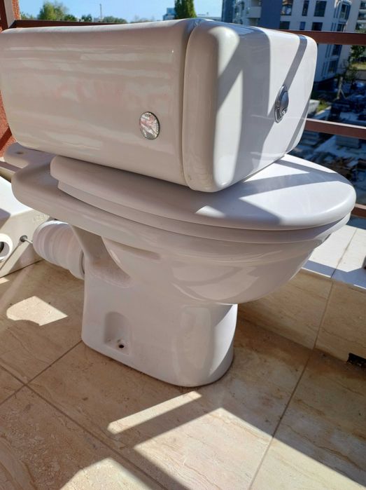 Toaleta și vas toaletă stare foarte buna