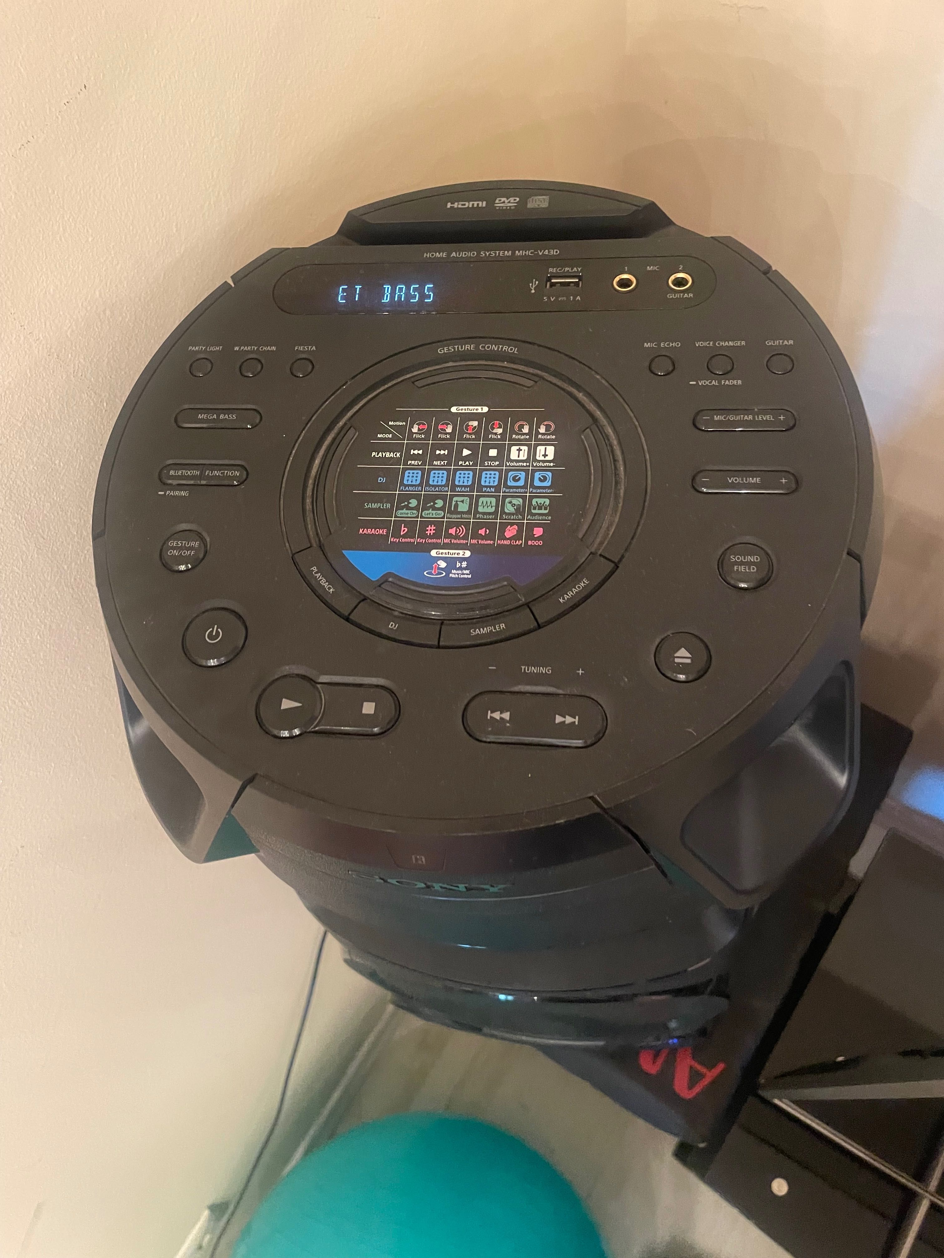 Отдай се на музиката с мощната парти тонколона Sony MHC V43D  под наем