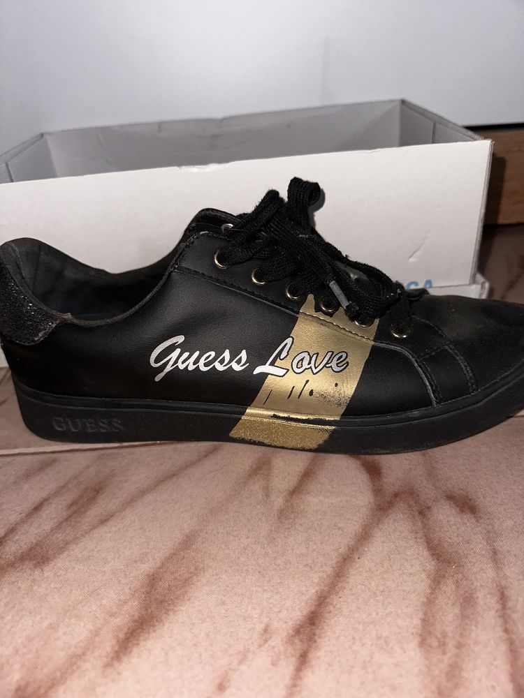 Обувки Guess