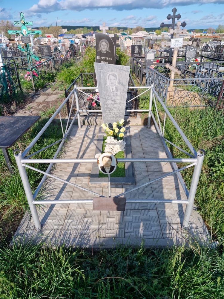 Памятники, Оградки, Благоустройство могил на кладбище.