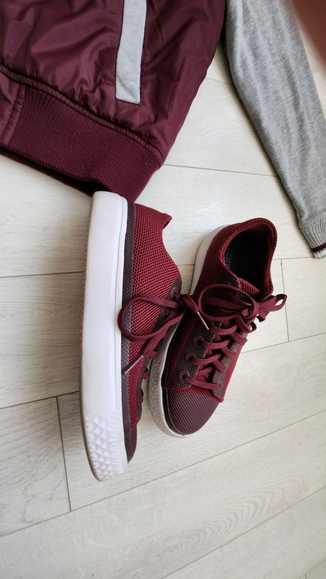 Яке 10-12 год и кецове Converse 36номер
