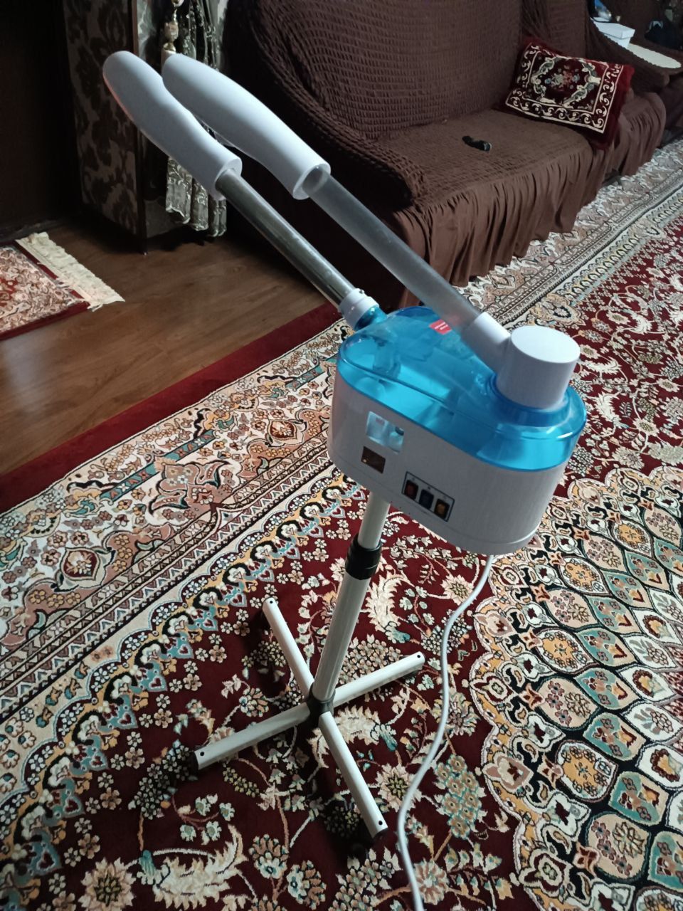Salon jihozlari, par purkaydigan aparat bilan stul