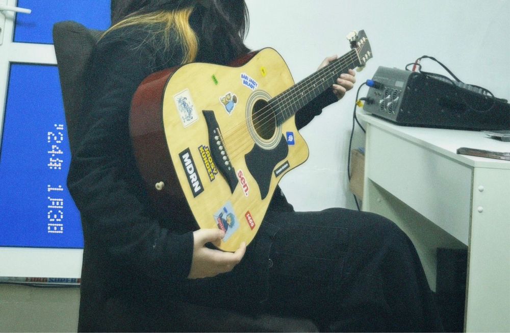 Гитара акустическая б/у