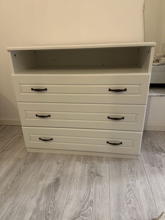 Vând mobilier complet de dormitor