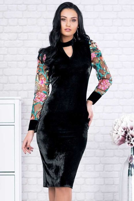 Rochie eleganta din catifea cu broderie florala pe maneci