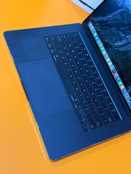 Продается MacBook Air 15 M4