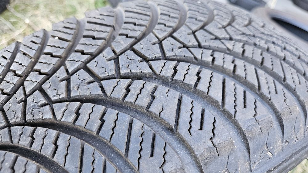 2бр гуми 195 65 15 дот 23 фалкен