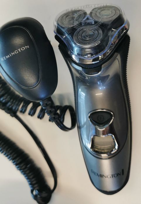 Aparate de ras barbierit Philips si Remington